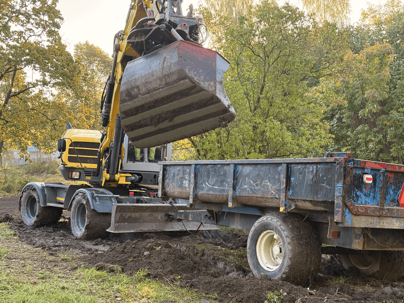 Grävmaskin i arbete